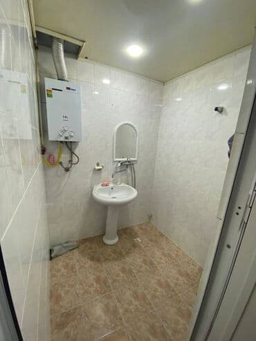 4 mikrorayonda satilan menziller: Bakı, 3 otaqlı, Köhnə tikili, m. Həzi Aslanov, 60 kv. m — 9