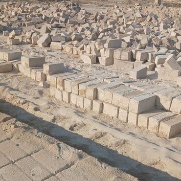 бетонный башмак для забора: Daş bloklar – təbii karxanadan çıxarılmış - Material: təbii daş (açıq — 1