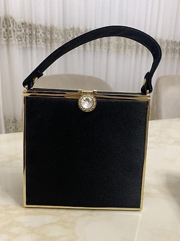 Qara rəngli zərif qadın əl çantası……. - Forma: kvadrat, sərt korpus - — 1