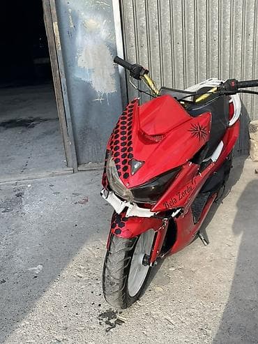 skuter servis: Qırmızı rəngli skuter/moped - Aqressiv dizayna malik ön panel və — 1