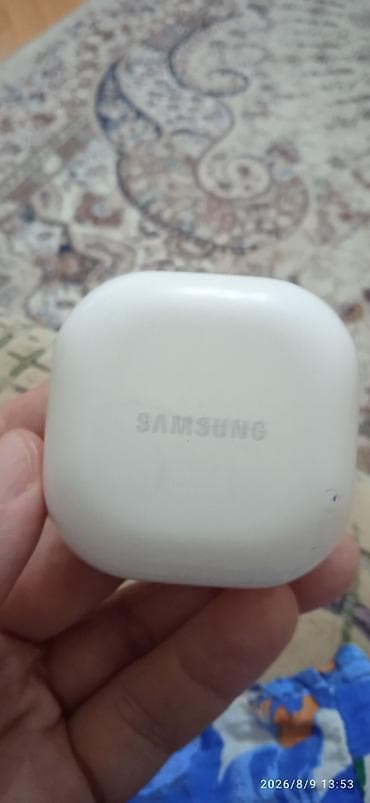 galaxy buds2: Samsung Galaxy Buds üçün şarj qutusu (ağ rəng) - Rəsmi Samsung — 1