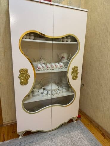 ön oturacaqlar: Klassik üslubda qonaq otağı üçün mebel dəsti - Rəng: ağ, qızılı dekor — 2