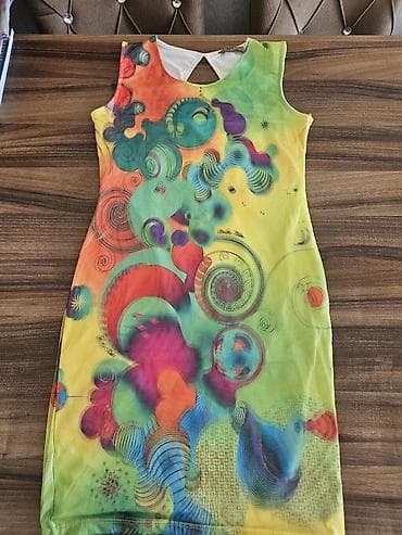 Rəngarəng printli, qolsuz qadın paltarı - Stil: Bədənə oturan, düz
