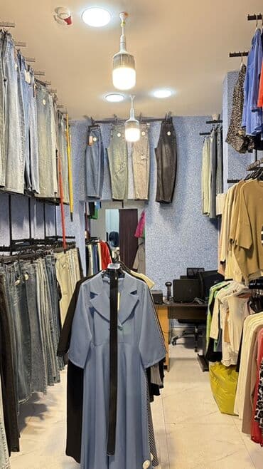 Qadın geyimləri mağazası – Hazır biznes geyim qarşıq satılır Metro