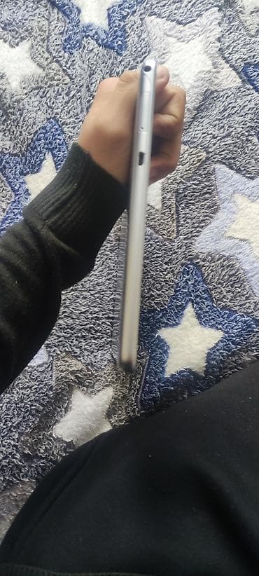 Huawei: Huawei planşet platasi yanib Xüsusiyyətlər: - Brend: Huawei - Korpus — 3