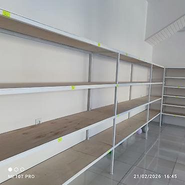 vitrin polkalar: Mağaza üçün metal karkaslı vitrin/raf sistemi - Material: Ağ rəngdə — 3