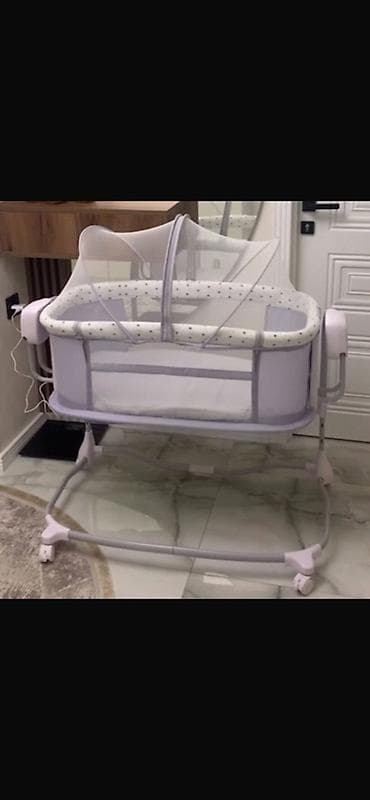 Oğlan və qız üçün, Dördbucaq, Beşik, Matras ilə, Yellənmə mexanizm ilə