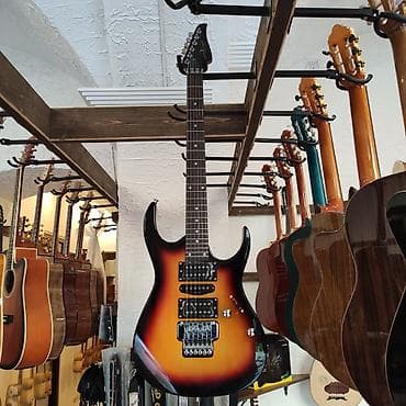 gitara çexolu: Elektro-gitara Smiger S-G5 Simlərin sayı: 6 Üst: Cökə ağacı Qol — 2