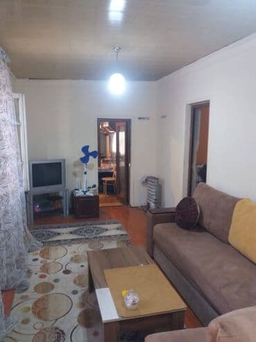 ev certiyojları: 3 otaqlı, 100 kv. m, Orta təmir — 1