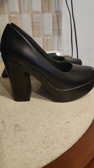 Qadın üçün klassik platformalı tufli - Rəng: qara - Üst material