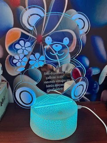 stolustu işıq: Akril LED masa lampası (pultlu)– Ayı fiqurlu - Dizayn: Şəffaf akril — 1