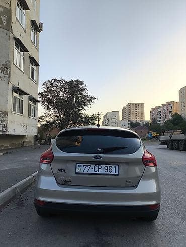 man sat: Ford Focus: 1 l | 2016 il 200000 km Hetçbek — 7