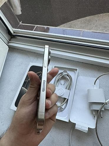 adapt: IPhone 16 Pro, 256 GB, Natural Titanium, Face ID — 5