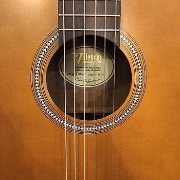akustik gitara: Klassik gitara Valencia VC434 Üst:Sitka Spruce Qol: Rosewood – Curved — 1