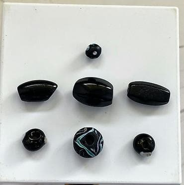 muncuq sepler: 3 Ədəd Şəvə. 3 Ədəd Gözmuncuğu. 1 ədəd İslam Daşı. Yaşları — 1