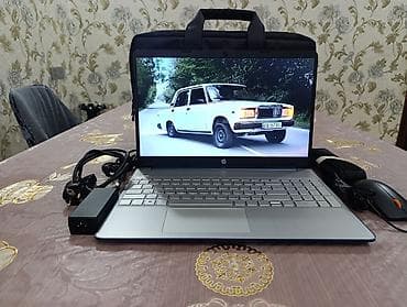 HP noutbuk – 15.6" ekranlı, mavi korpuslu model. Komplektdə şarj