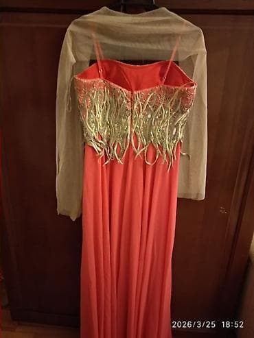 mikhael kors: Zərif axşam geyimi – uzun, al-qızılı çalarlarında. Üst hissə — 2