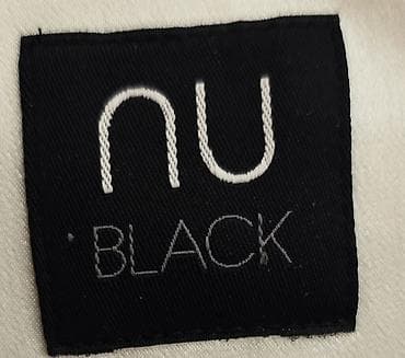 desd paltarlar: NU BLACK qadın kostyumu – ağ rəngdə, zərif atlas effekti ilə. Dəst: - — 3