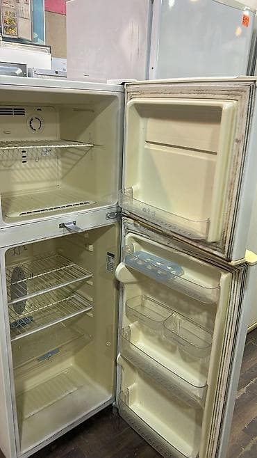 xaladelnik satiram: İki qapılı soyuducu - Yuxarıda dondurucu bölmə, aşağıda əsas soyuducu — 2