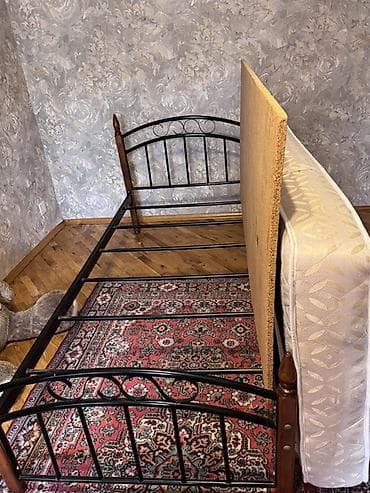Çarpayılar: Tək nəfərlik çarpayı və döşək dəsti - Ölçü: təxmini 90×190 sm (tək — 4