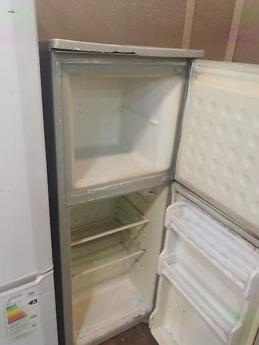 İki qapılı soyuducu - Üst hissədə ayrıca dondurucu bölmə - Aşağıda — 2