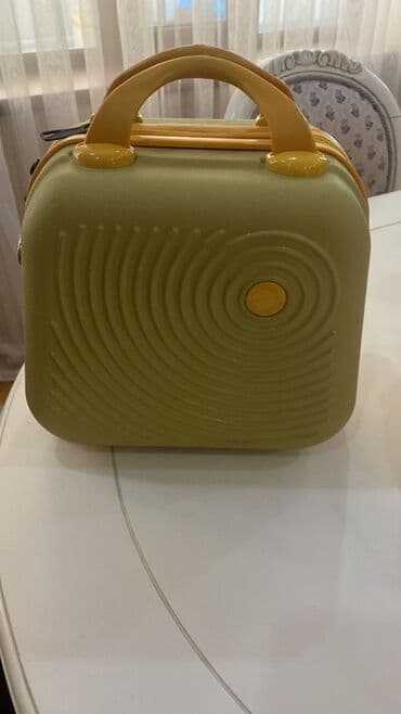 купить бу чемодан: Zeytuni rəngdə səyahət çamadanı. Bu çamadan yuxarı hissədə ikili — 2