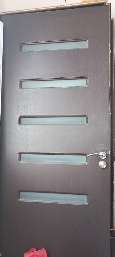 şüşə qapi: Qapı – daxili otaq qapısı - Rəng: tünd qəhvəyi (veneer/laminat — 1