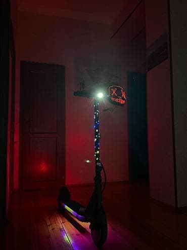 Elektrik skuter – dekorativ işıqlarla - Qara rəngli elektrik skuter - — 3