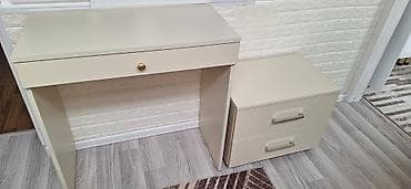 acilib baglanan stollar: Minimalist yazı/visaj masası və 2 çekmeceli tumbadan ibarət dəst. yazı — 2