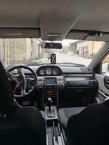 elektrik moto: Nissan X-Trail (T30) – ağ rəngli, 5 yerlik SUV Xüsusiyyətlər: - — 6