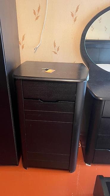 böyük dolab: 2 təknəfərlik çarpayı, Dolab, İşlənmiş — 2