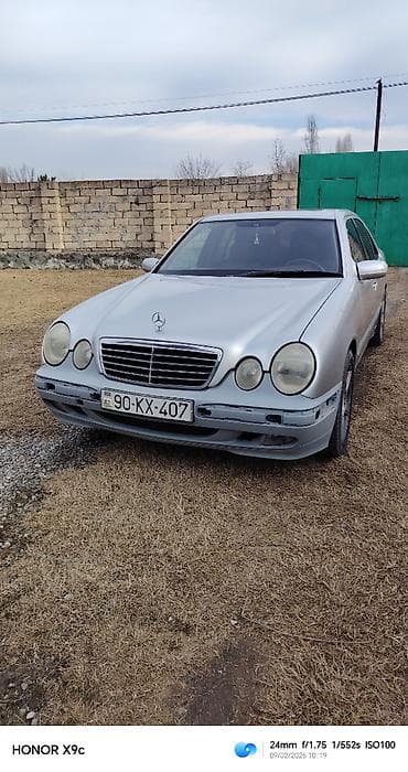 bmw style 128: Mercedes-Benz E 240: 2.4 l | 2000 il Sedan — 4