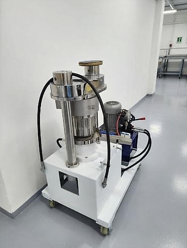 Zeytun və çeşidli toxumların yağını sıxan hidravilik maşın.(soyuq