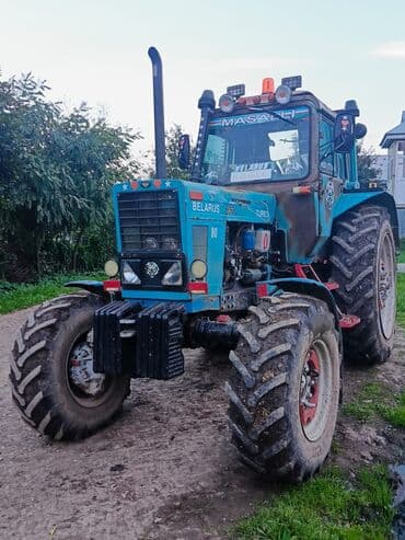Kommersiya nəqliyyat vasitələri: Belarus 892 Turbo traktor - Güclü ön çəkili (4x4) aqrar işlər üçün — 1