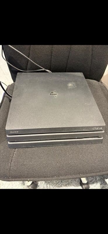 Sony PlayStation 4 Pro oyun konsolu - Rəng: qara - Korpus üzərində