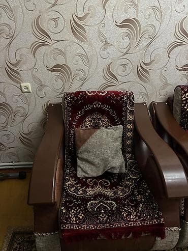 klasik divanlar: İşlənmiş, Klassik divan, 2 kreslo, Bazasız, Açılan — 5