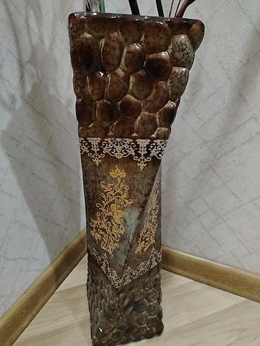 Vazalar: Bir vaza, Keramika — 3