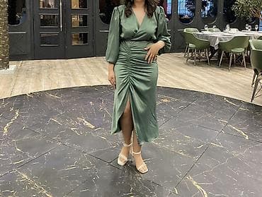 Zərif ziyafət donu - Rəng: zeytun-yaşıl, atlas parıltılı toxuma - — 2