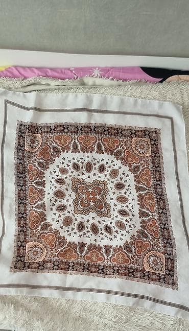 iran peci irsad: Kvadrat formalı ləçəklı şərf/şal. - Material: yüngül, ipəksi parça — 1