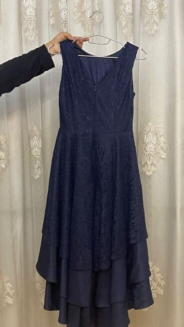 ziyafət geyimləri 2024: Tünd Göy Ziyafət Donu Vəziyyət: 1 dəfə geyinilib Material: Dantelli — 2