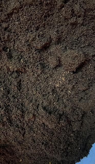 Gubre . Biohumus. kalifornia soxulcanin peyini. Tam eleklenmish — 1