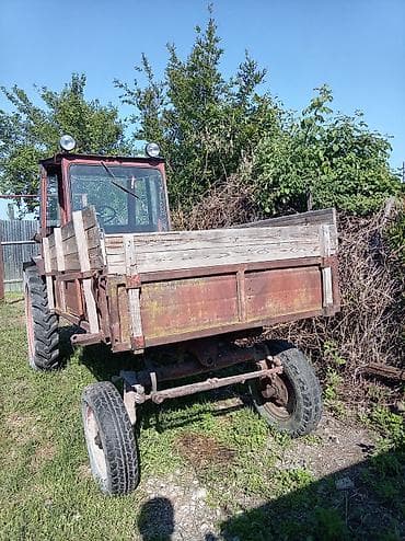 T 16 Traktor satılır! Əla vəziyyətdədir. Qoşqu yeridə var lapet qoşmaq