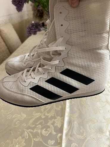 Adidas boks ayaqqabısı 2 defe geyınılıb 90 azn alınıb 45 azn satılır