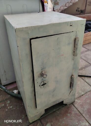 сдам контейнер на ортосайском рынке: Metal seyf tipli kiçik dolab - Material: qalın metal gövdə - Rəng — 1