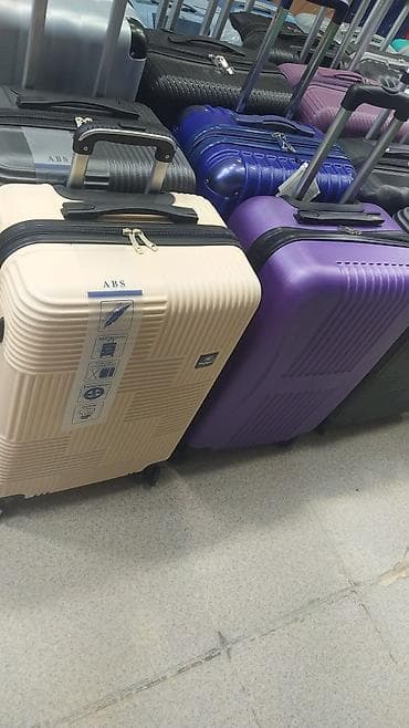 ABS materialdan sərt korpuslu səyahət çamadanları - Korpus: Yüngül və