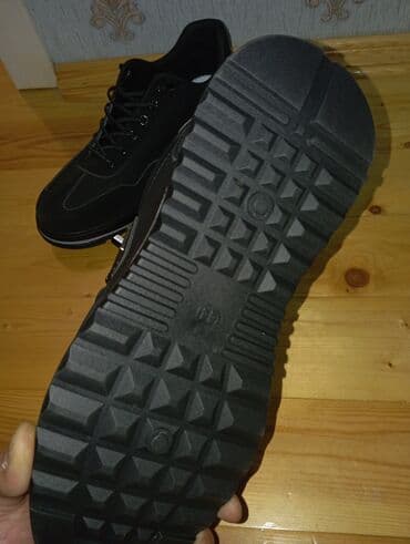 smart qol saatlari: Məhsul: Qara rəngli kişi idman ayaqqabısı Xüsusiyyətlər: - Rəng: tam — 2