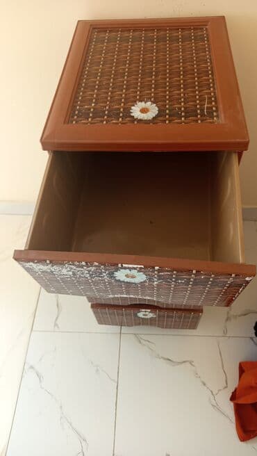 işlenmiş mebiler: İşlənmiş, Güzgüsüz, Azərbaycan — 4