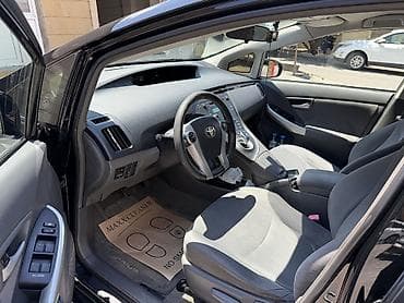 Toyota Prius: 1.8 l | 2010 il Sedan — 9