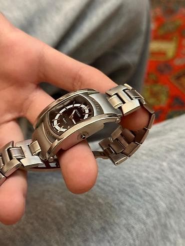 Смарт браслеты: Б/у, Наручные часы, Bulgari, цвет - Черный — 1