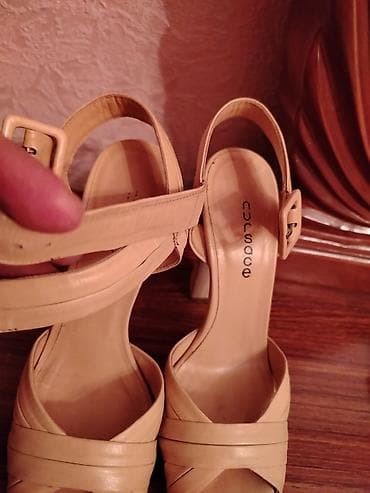 qırmızı ayaqqabı: Qadın yüksək daban ayaqqabıları – 2 cüt 1) Qırmızı klassik tufli - — 10